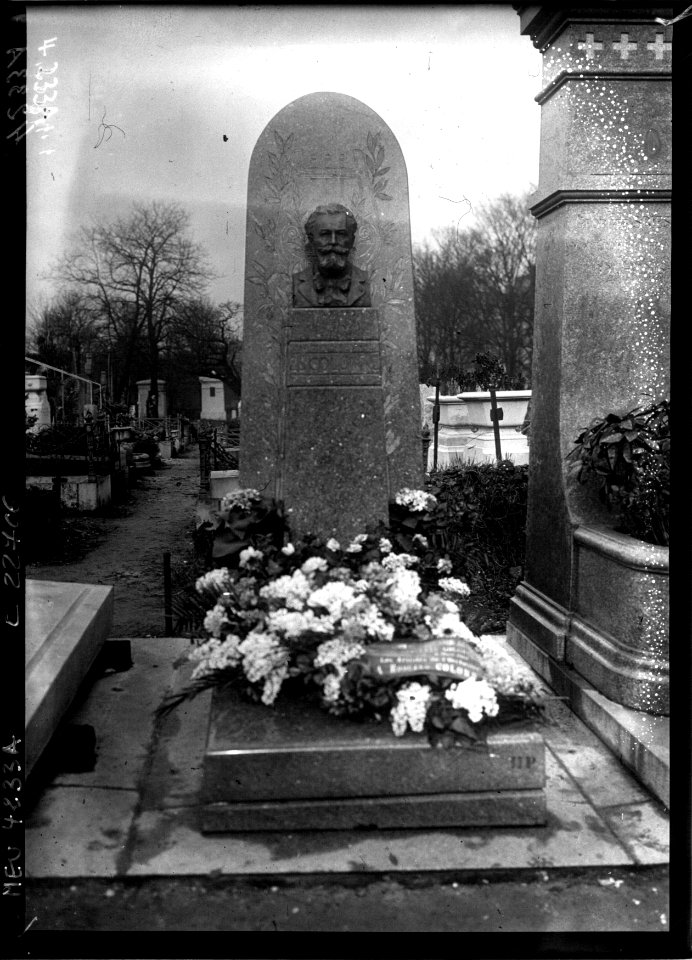 Au Père Lachaise - la tombe d'Edouard Colonne (Btv1b90234324 f1)