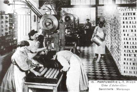 Aubervilliers - Parfumerie L.T. Piver6