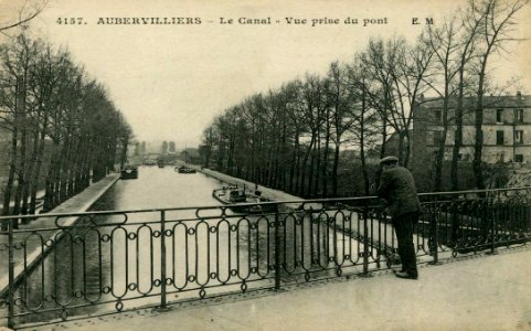 Aubervilliers.Le canal, vue du pont