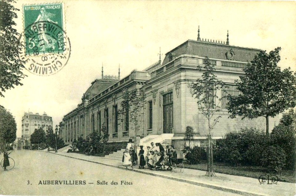 Aubervilliers.Salle des Fêtes.Groupe d'enfants