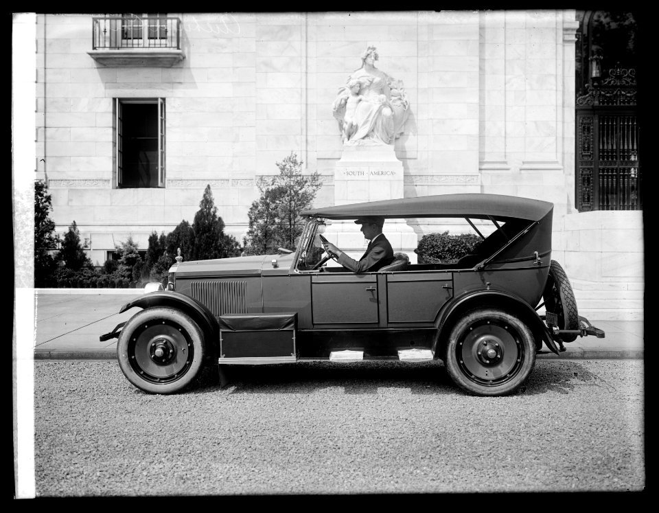 Auburn car LCCN2016824012