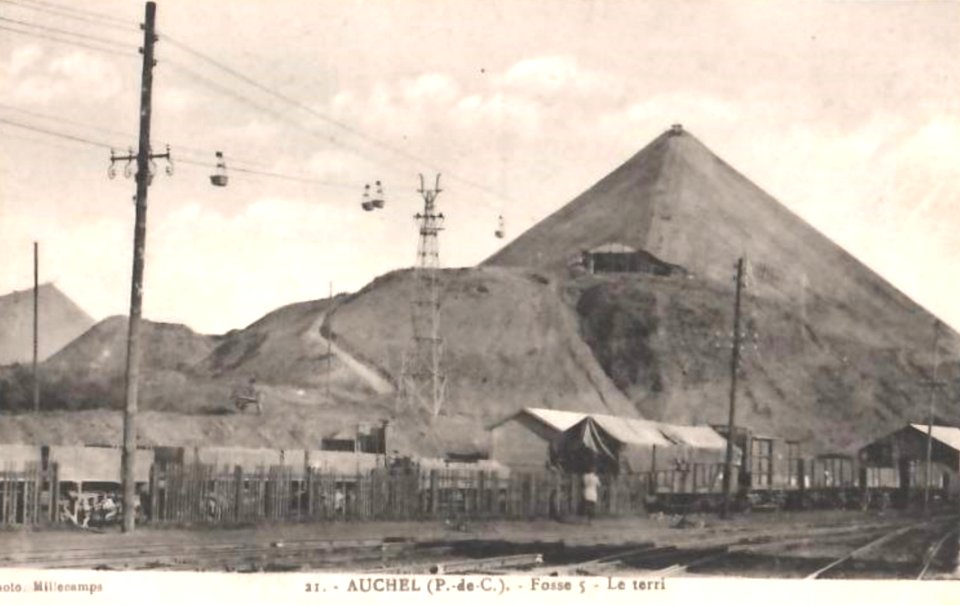 Auchel - Fosse n° 5 - 5 bis - 5 ter des mines de Marles, le terril (C)