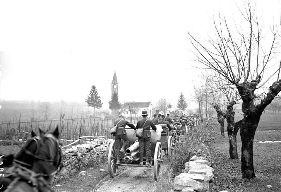 Auf dem Marsch mit den Geschützen - CH-BAR - 3239292