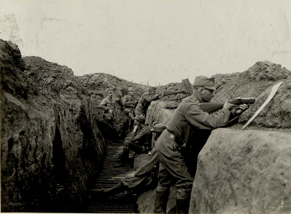 Auf der Feldwache bei der 8. Kompanie des Landsturminfanterieregimentes, 1.Juni.1916. (BildID 15541897)