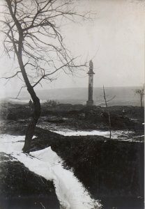 Auf der Trümmerstätte des Ortes Siemikowce nach dem abgewiesenen Durchbruch am 1.bis 5. IX.1915 (BildID 15439553)