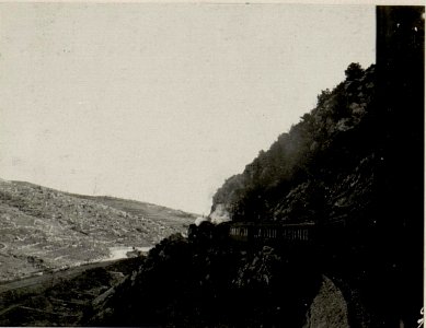 Auf der Fahrt nach Cattaro. (Das reisende Armeekommando.) Aufgenommen, bei Ragusa vecchia am 12. Februar 1916. (BildID 15532423)