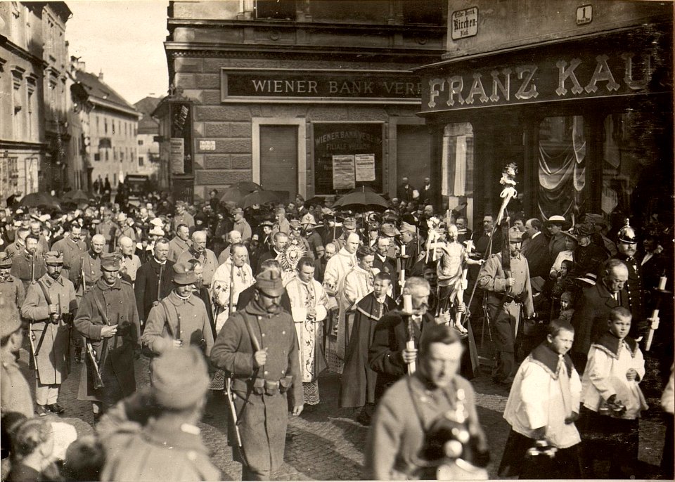 Auferstehungsfeier in Villach, aufgenommen am 2. Mai 1916 (BildID 15474144)