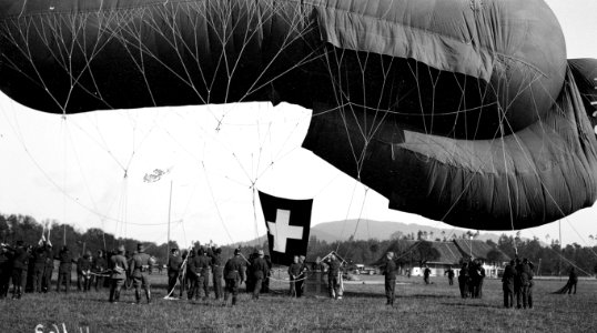 Aufblasen des Fesselballons - CH-BAR - 3237194
