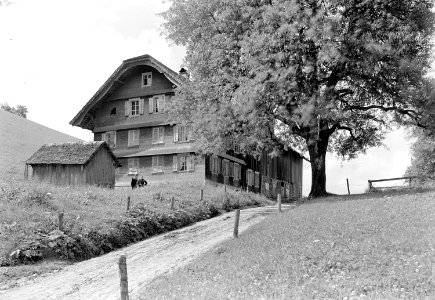 Aufnahme eines Bauernhofs im Entlebuch - CH-BAR - 3241345