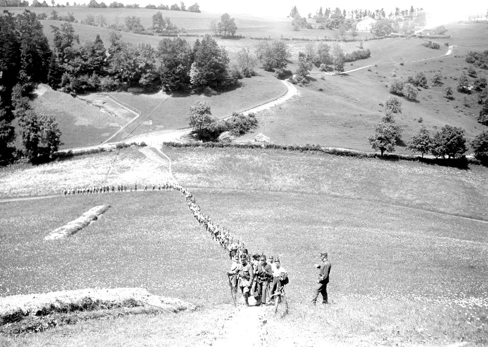 Aufstieg der Soldaten zur Baustelle - CH-BAR - 3240563