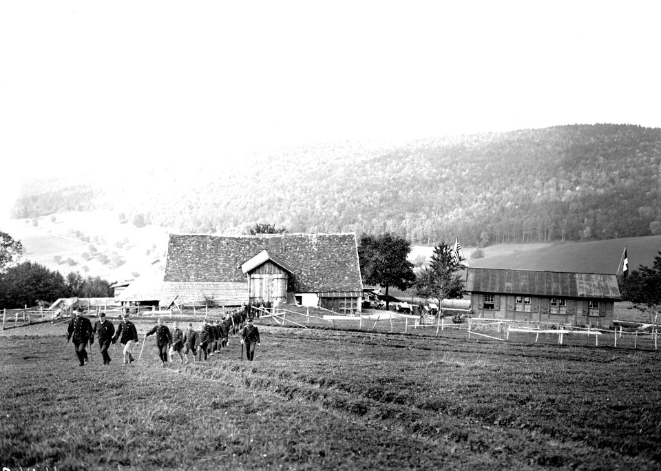 Aufstieg zur Arbeit einer Kolonne Soldaten - CH-BAR - 3240118