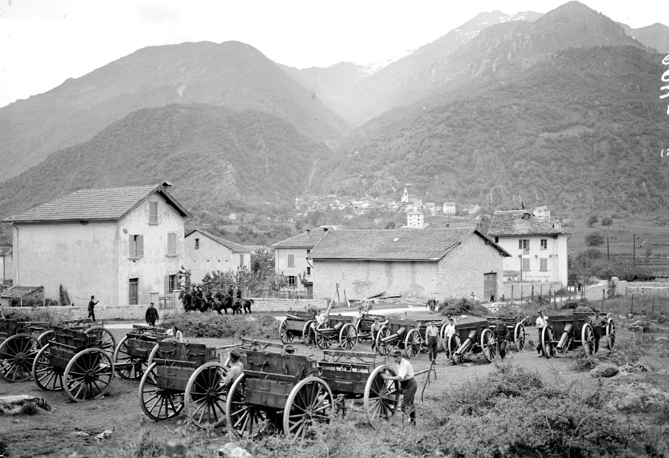 Aufstellen des Parkes einer Feldartillerie Batterie - CH-BAR - 3238576
