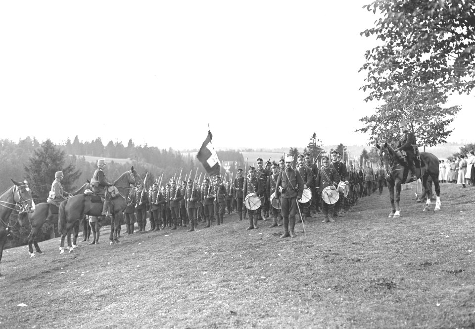 Aufstellung zum Abmarsch nach dem Manöver - CH-BAR - 3240027