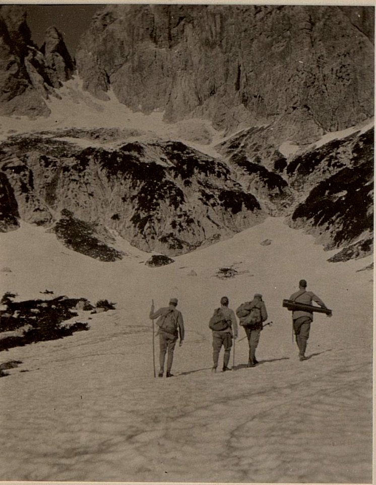 Aufstieg auf die KARNIZA Scharte. aufgenommen am 25.VI.1916. (BildID 15476707)