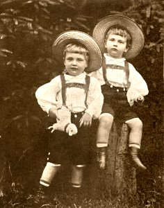 August Kotzsch - Bildnis zweier Knaben um 1900 (retuschiert)