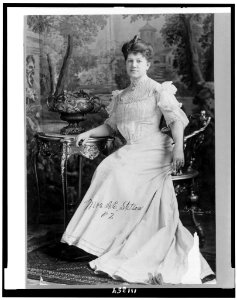 Augusta E. Stetson, full-length portrait, seated, facing slightly left LCCN94508910