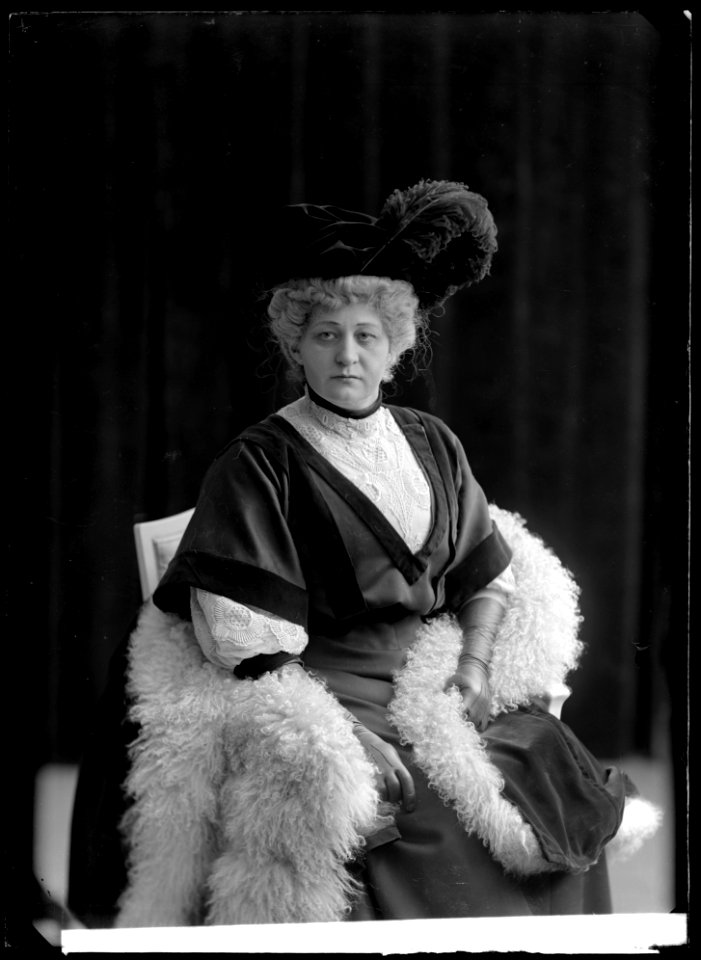 Augusta Lindberg in John Gabriel Borkman at Dramatiska teatern 1908 - SMV - GL075