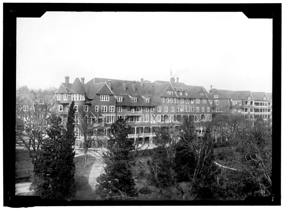 AUGUSTA, GEORGIA, VIEWS OF; COUNTRY CLUB AND GOLF LINKS; BON AIR HOTEL LCCN2016864328