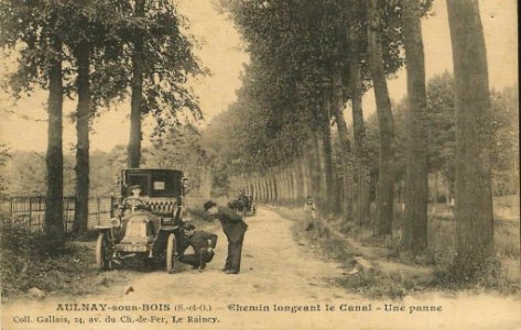 Aulnay-sous-Bois.Chemin le long du canal