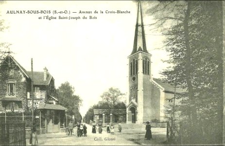Aulnay-sous-Bois.Avenue de la Croix-Blanche et Eglise Saint-Joseph photo