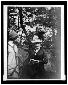 Aunt Addie & Marguerite LCCN2007680354