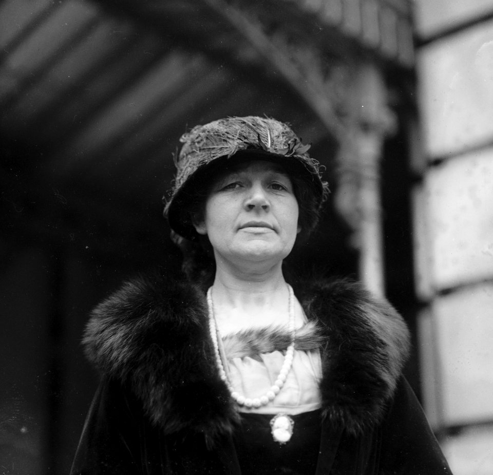 Aurelia H. Reinhardt LCCN2016820017 (cropped)