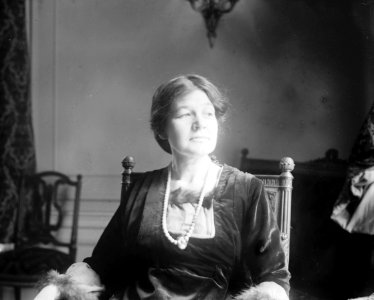 Aurelia H. Reinhardt LCCN2016820018 (cropped)