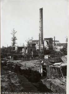 Aus den zerstörten Adriawerken bei Monfalcone 3.11.17. (BildID 15607760)