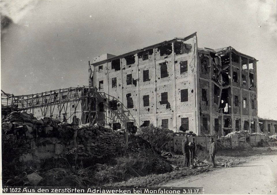 Aus den zerstörten Adriawerken bei Monfalcone 3.11.17. (BildID 15607781)