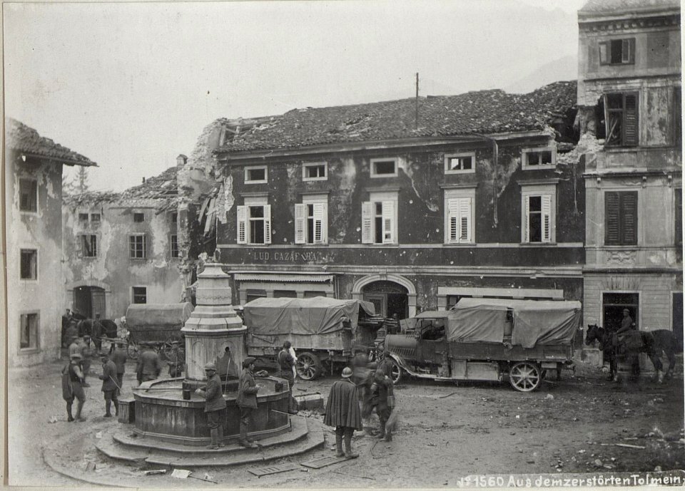 Aus dem zerstörten Tolmein. (BildID 15607347)
