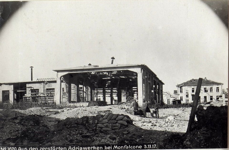 Aus den zerstörten Adriawerken bei Monfalcone 3.11.17. (BildID 15607767)