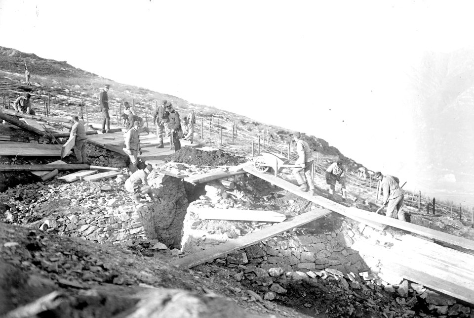 Ausbau der Schützengräben - CH-BAR - 3239251