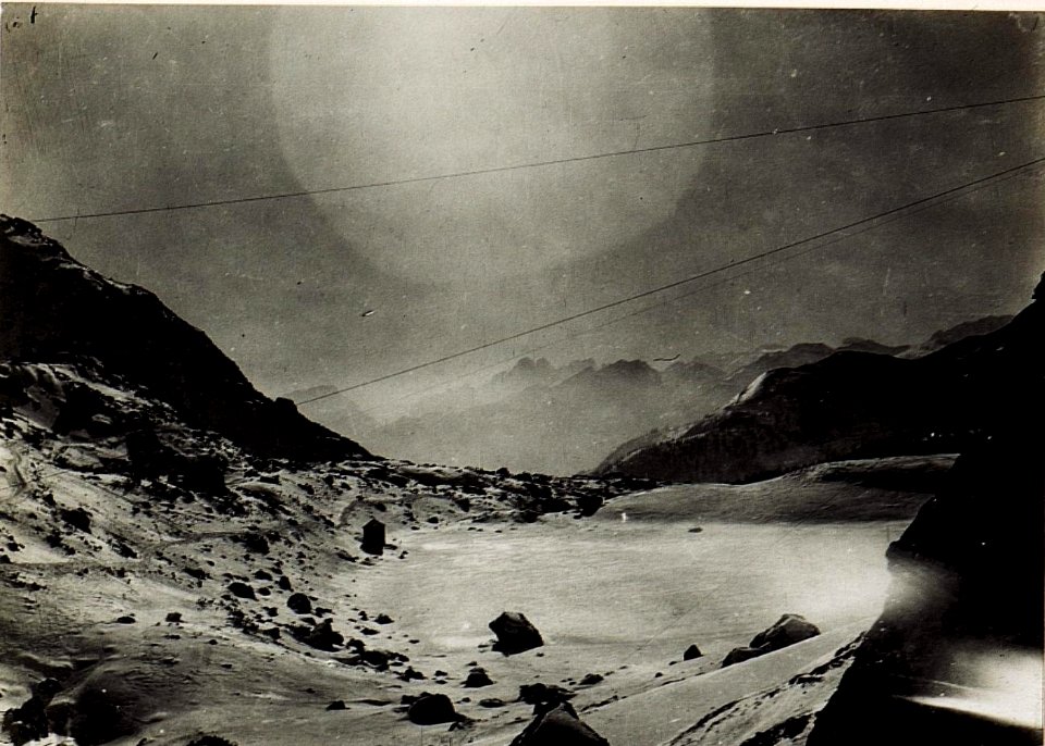 Ausblick vom Valparola - Sattel gegen Tre Sassi. (BildID 15582499)