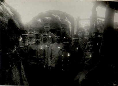 Ausgezeichnete Mannschaft des Infanterieregimentes 82 im Schützengraben, aufgenommen am 18. Februar 1916 (BildID 15541736)