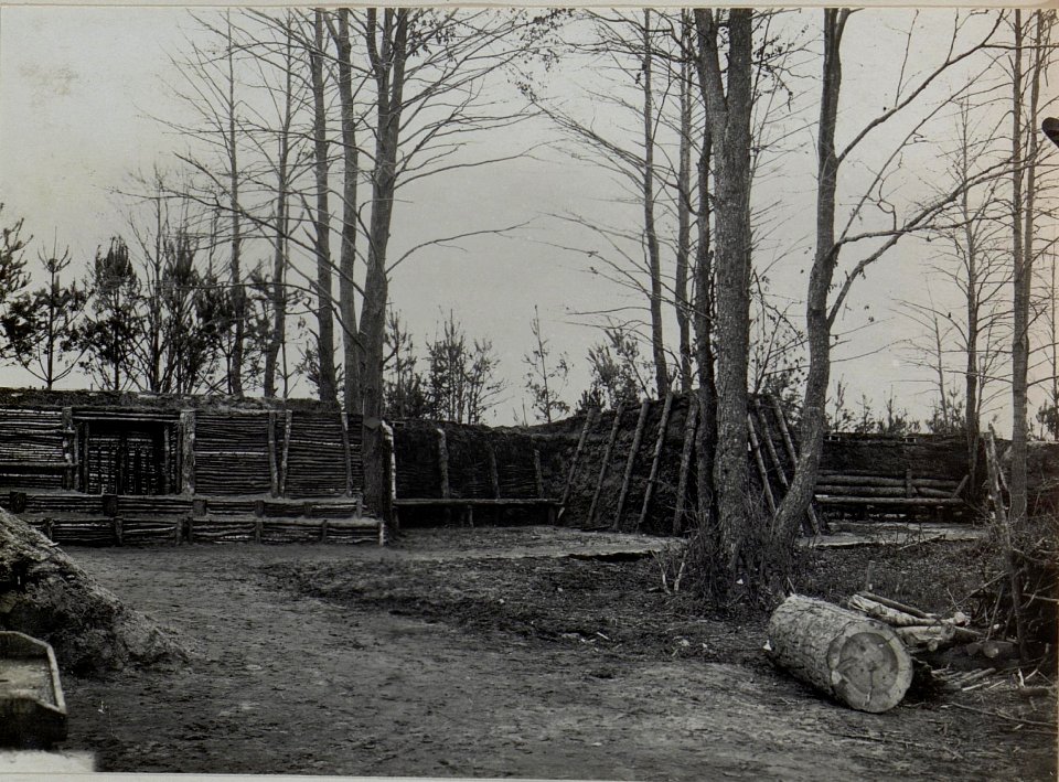 Ausgebaute Stellung beim Infanterieregiment 84 (BildID 15444700)