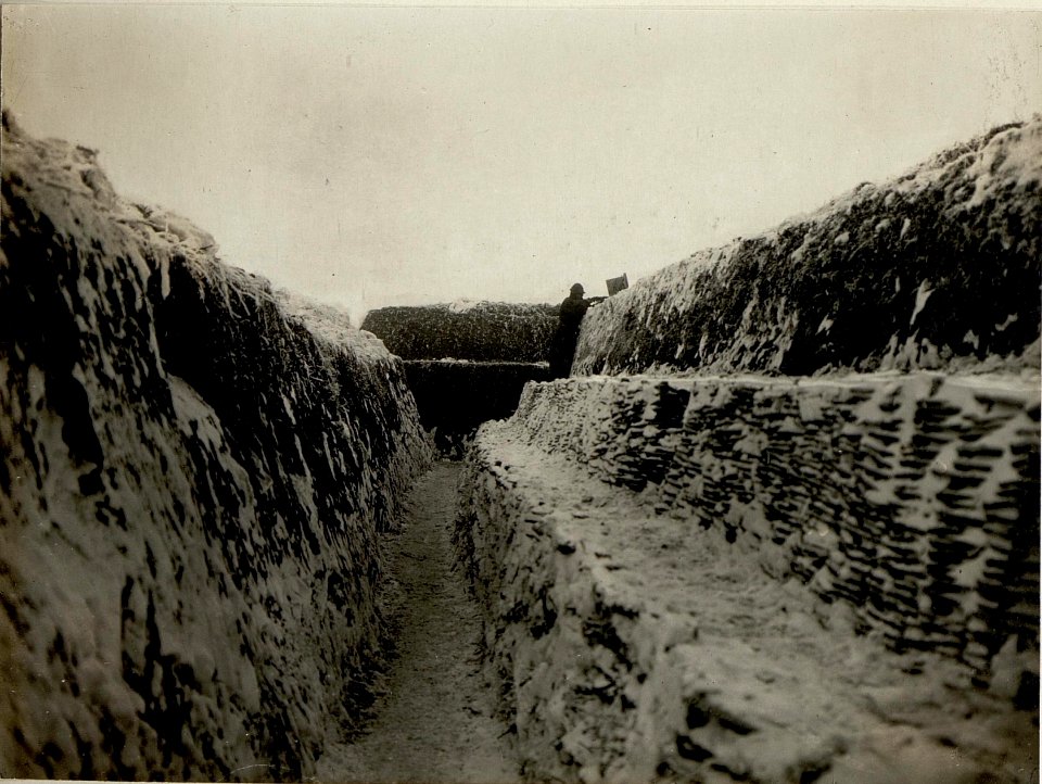Ausgebauter Schützengraben der 9.Kompanie des Infanterieregimentes75, 9.1.1917 (BildID 15543066)
