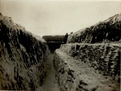 Ausgebauter Schützengraben der 9.Kompanie des Infanterieregimentes75, 9.1.1917 (BildID 15543066)