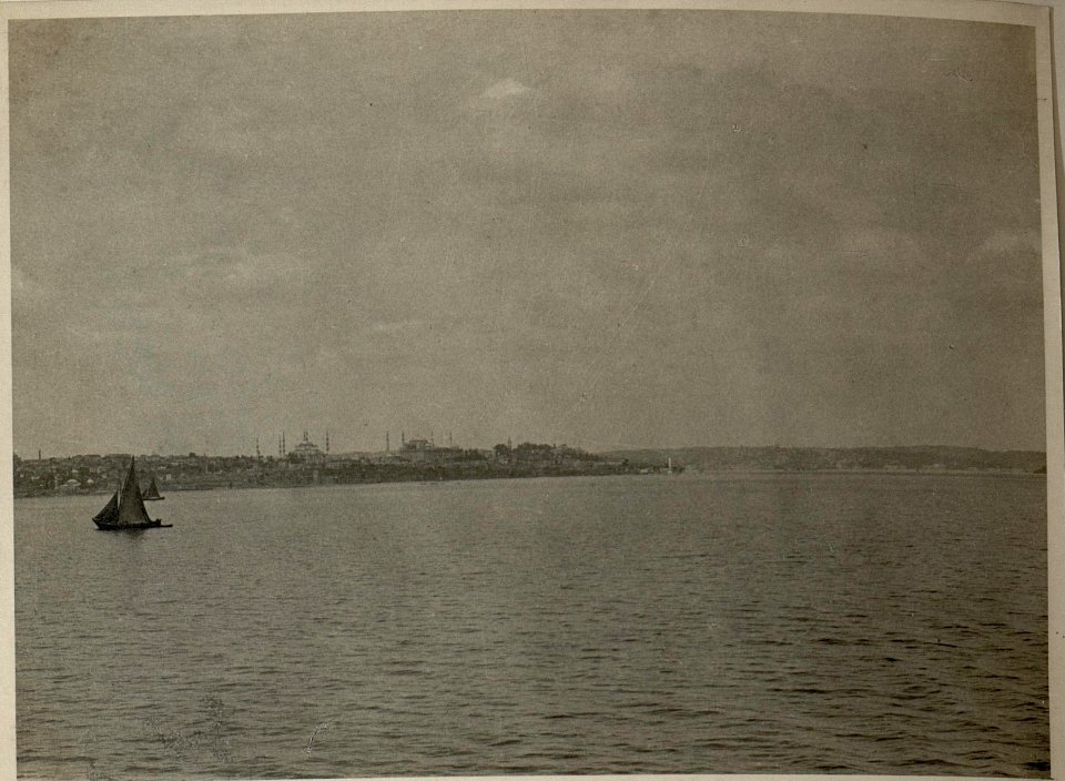 Ausfahrt ins Marmarameer, Istanbul (Konstantinopel) (BildID 15545532)