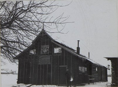Aussenansicht des Kinos des 8. Korps in Perehinsko, Februar 1916 (BildID 15455261)