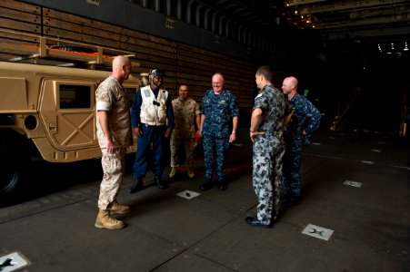 Australian Commodore Peter Leavy visits USS Rushmore 140713-N-UD469-129