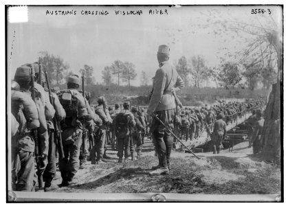 Austrians crossing the Wislocka (i.e., Wislok) River LCCN2014699571