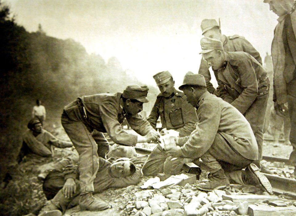 Austro-Hungarian Troops caring for the enemy during WWI (32681289473)