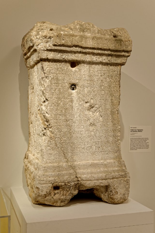 Autel avec l'épitaphe de Claudius Rufinus - I et IIème siècle après JC