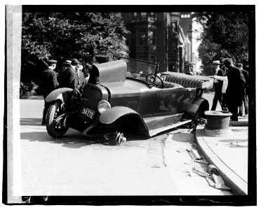 Auto accident LCCN2016819573