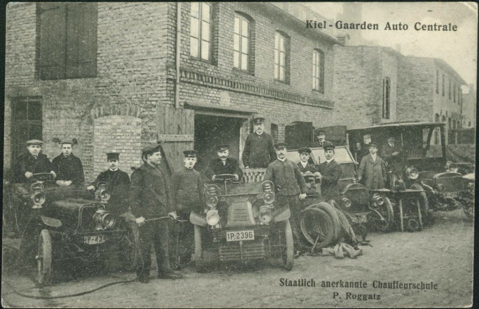 Auto Centrale im Hinterhof an der Elisabethstraße in Gaarden (Kiel 27.960)