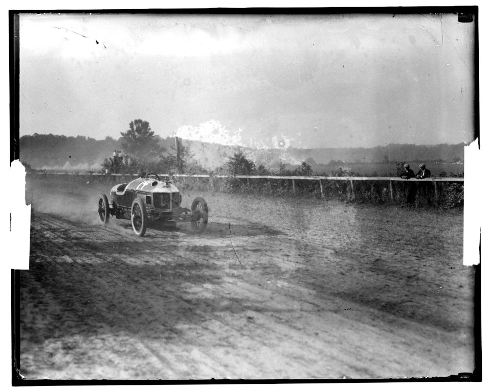 Auto races, Benning, Md. Labor Day, 1916 LCCN2016844490