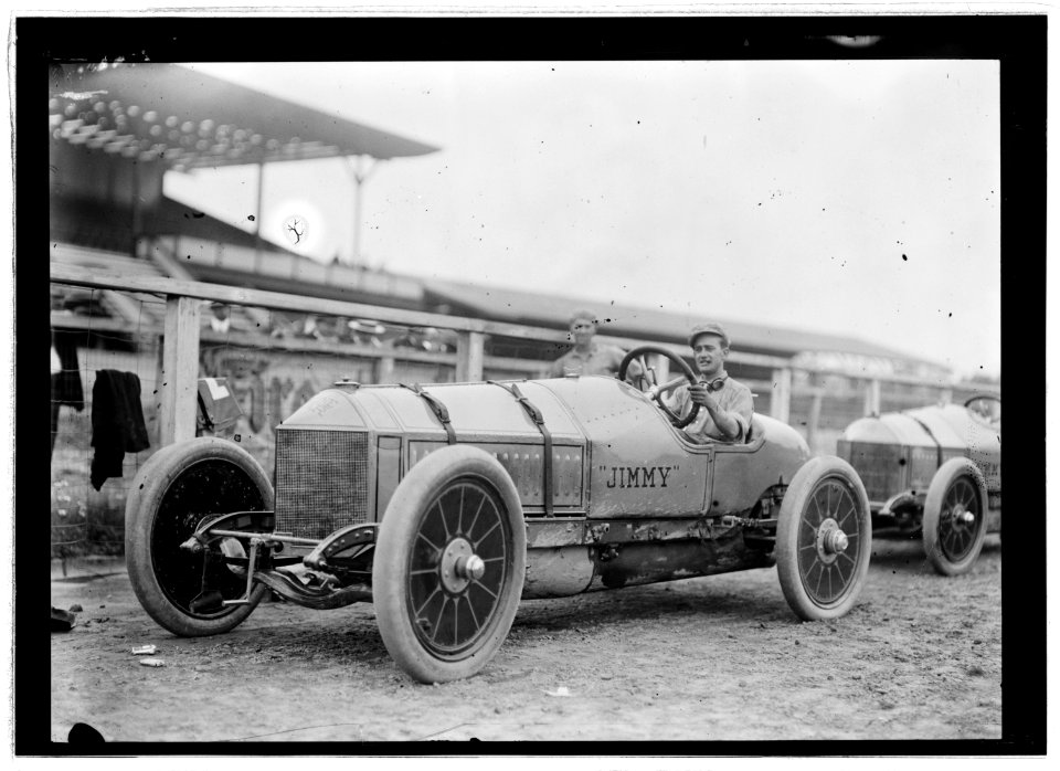 Auto races, Benning, Md., (i.e., Washington, D.C.), c. 1916 LCCN2016851038