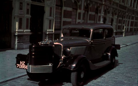 Auto met gasgenerator - Fotodienst der NSB - NIOD - 210950
