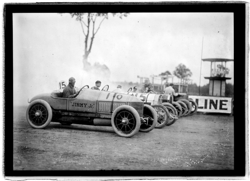 Auto races, Benning, Md., (i.e., Washington, D.C.), c. 1916 LCCN2016851042
