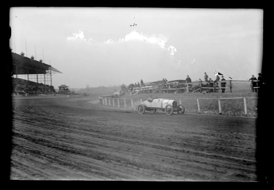 Auto races, Benning, Md., (i.e., Washington, D.C.), Thanksgiving, 1916 LCCN2016851044